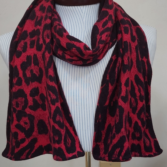 CUDDLY SOFT LONG RED AND BLACK NECK SCARF ANIMAL PRINT - Picture 2 of 5